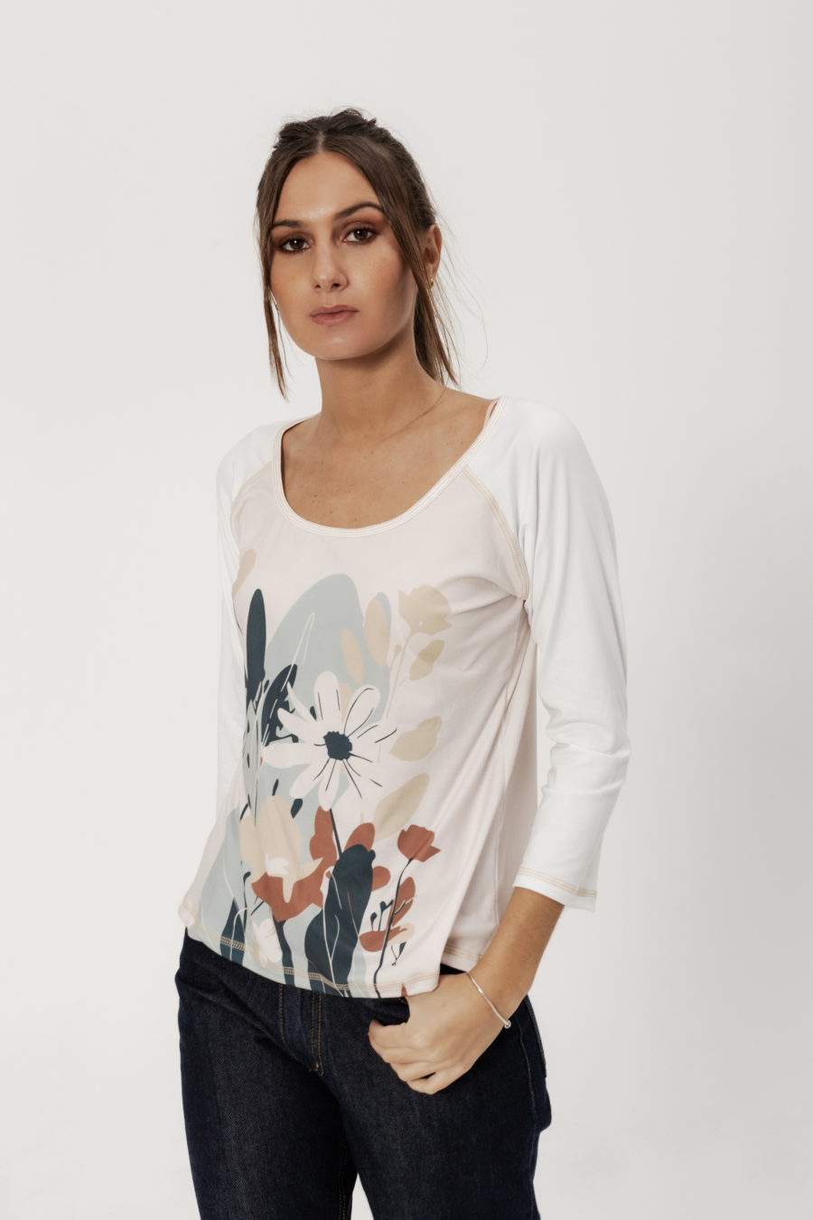 REMERA FLORES nude m