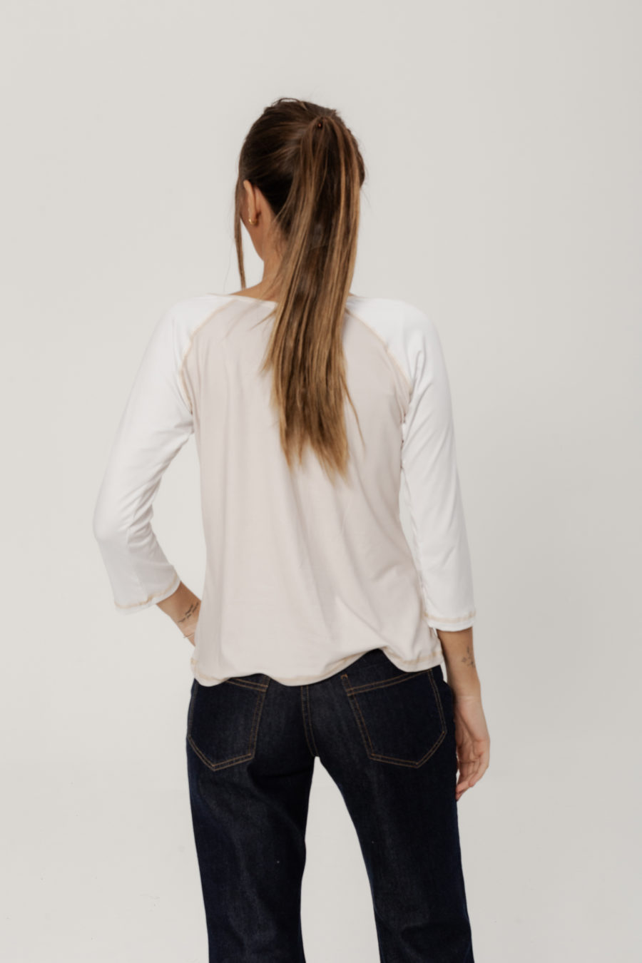 REMERA FLORES nude m